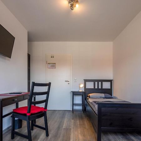Gaestehaus Olympia Wilhelmshaven - Moderne Einzelzimmer Mit Eigenem Bad Fuer Monteure 쇼르텐스 외부 사진