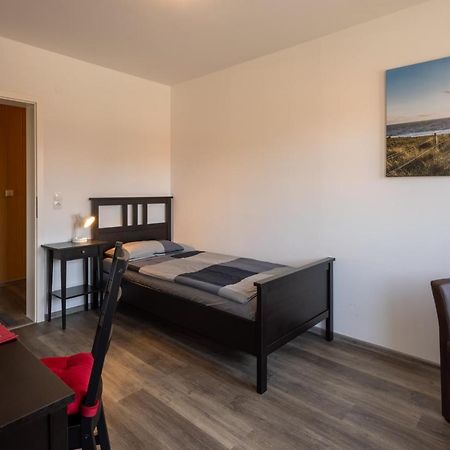 Gaestehaus Olympia Wilhelmshaven - Moderne Einzelzimmer Mit Eigenem Bad Fuer Monteure 쇼르텐스 외부 사진