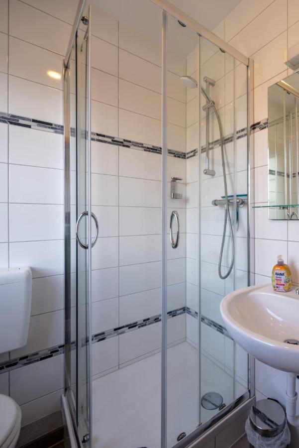 Gaestehaus Olympia Wilhelmshaven - Moderne Einzelzimmer Mit Eigenem Bad Fuer Monteure 쇼르텐스 외부 사진