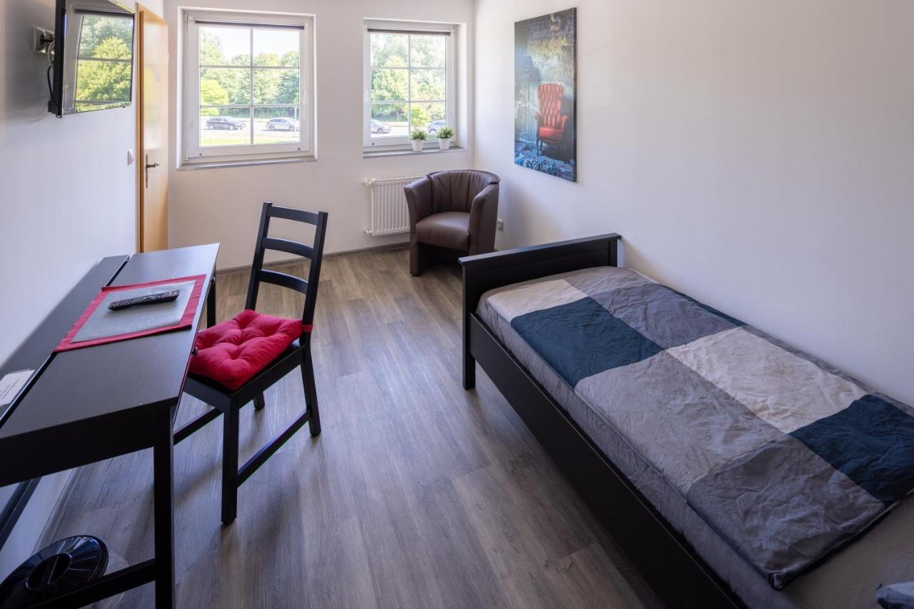 Gaestehaus Olympia Wilhelmshaven - Moderne Einzelzimmer Mit Eigenem Bad Fuer Monteure 쇼르텐스 외부 사진