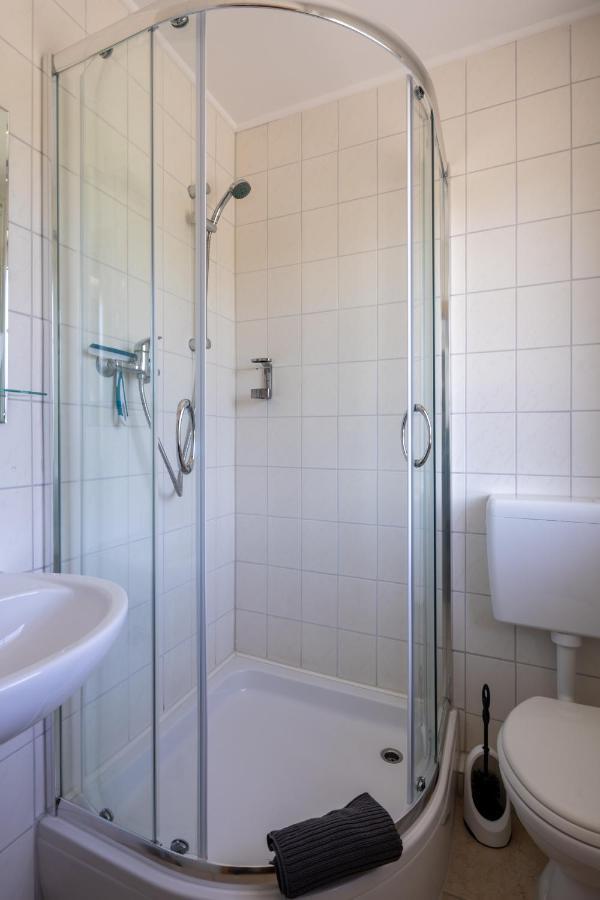 Gaestehaus Olympia Wilhelmshaven - Moderne Einzelzimmer Mit Eigenem Bad Fuer Monteure 쇼르텐스 외부 사진